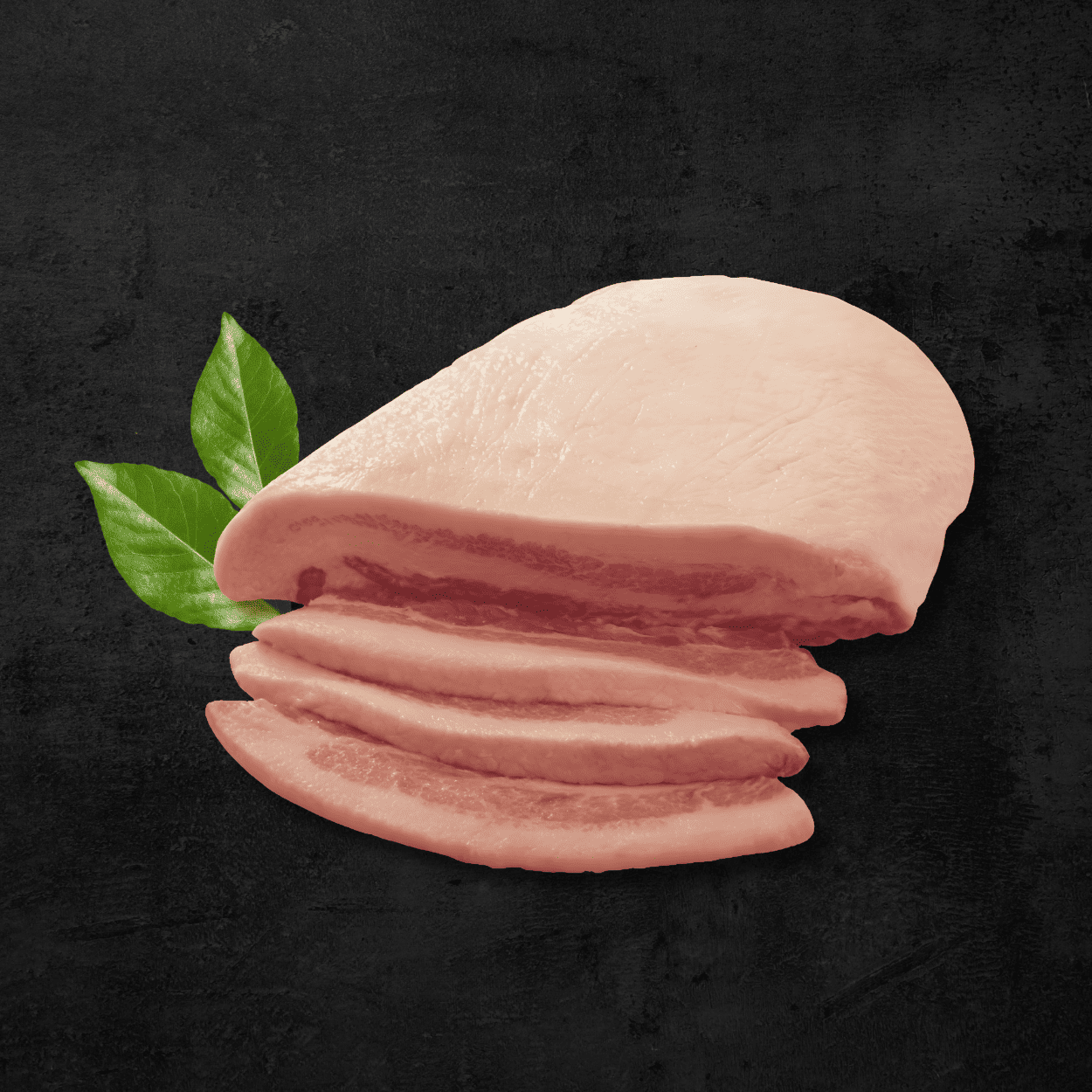 Tocino de papada de cerdo sobre fondo oscuro